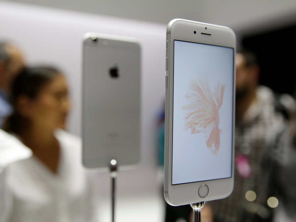 ban-dang-xai-iphone-6s-day-la-4-ly-do-vi-sao-hay-mua-ngay-mot-chiec-dien-thoai-moi