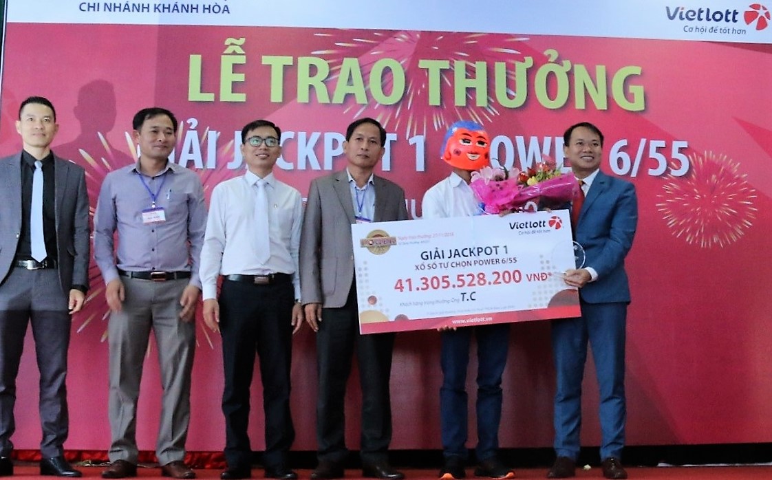 xo-so-vietlott-can-man-mua-xo-so-trong-2-nam-khach-hang-dak-lak-linh-giai-413-ty