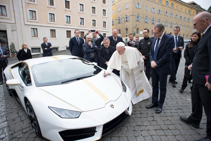 chi-voi-10-usd-ban-cung-co-co-hoi-so-huu-sieu-xe-lamborghini-huracan-cua-giao-hoang-francis chi-voi-10-usd-ban-cung-co-co-hoi-so-huu-sieu-xe-lamborghini-huracan-cua-giao-hoang-francis
