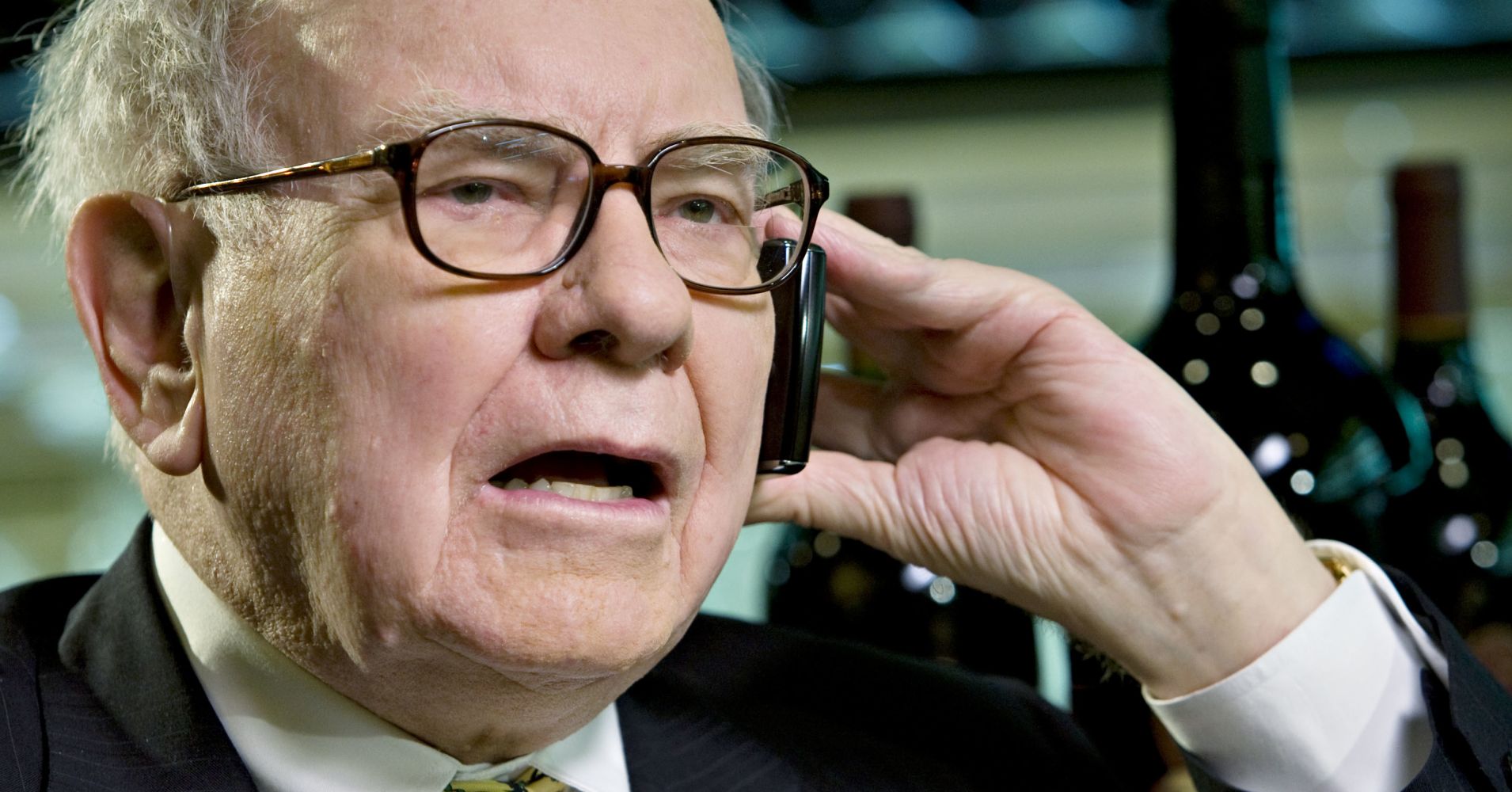 cuoc-goi-luc-dem-khuya-cua-ty-phu-warren-buffett-da-cuu-nen-kinh-te-my-nhu-the-nao