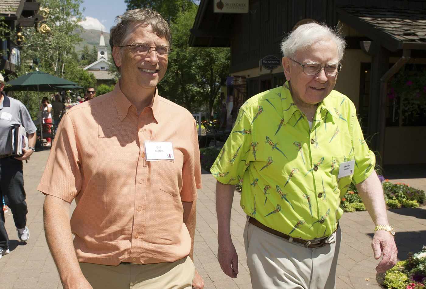bat-ngo-ve-thuoc-do-thanh-cong-cua-2-ty-phu-warren-buffett-va-bill-gates