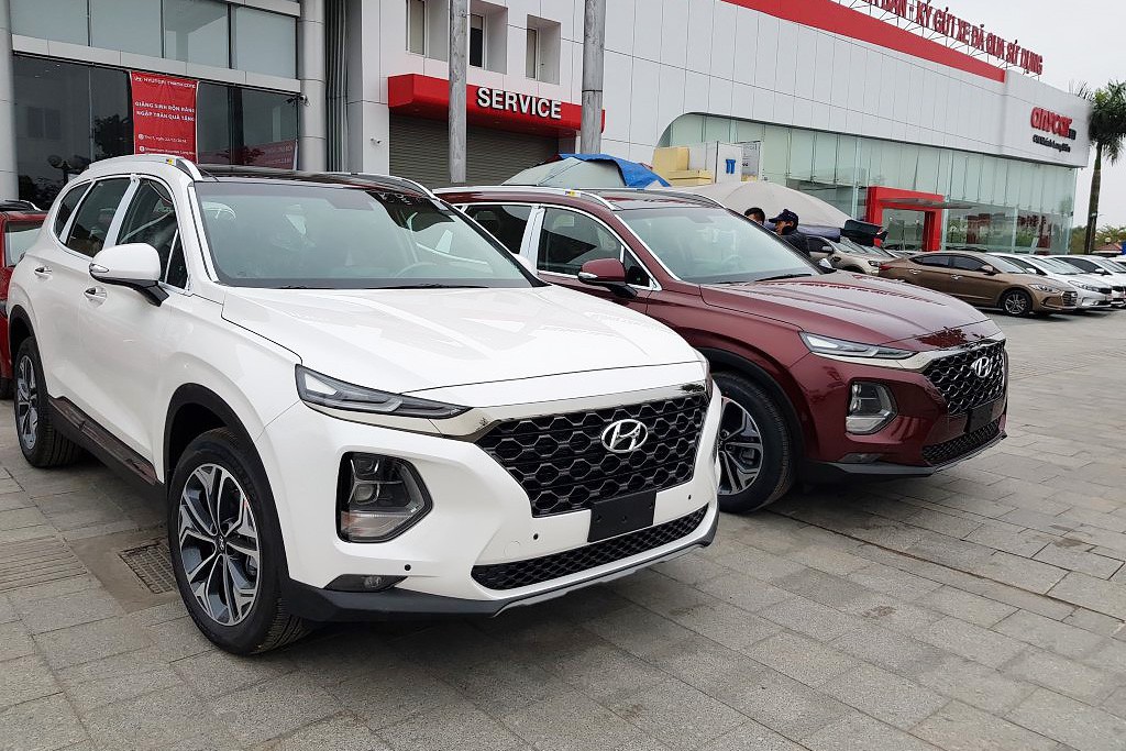 bang-gia-xe-hyundai-moi-nhat-tai-viet-nam-santa-fe-the-he-moi-cho-mo-ban