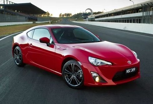 toyota-86-nhap-khau-nguyen-chiec-gap-loi-hang-xe-nhat-phat-lenh-trieu-hoi
