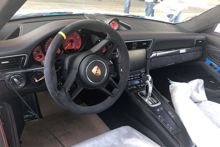 thi-truong-o-to-viet-gia-xe-porsche-moi-nhat-tai-viet-nam