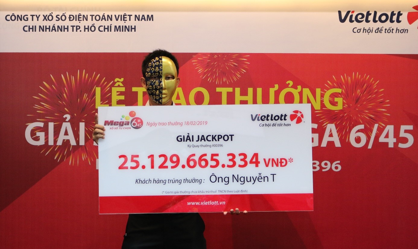 xo-so-vietlott-trao-hon-25-ty-dong-cho-khach-hang-thu-3-trung-jackpot-dot-tet-nguyen-dan