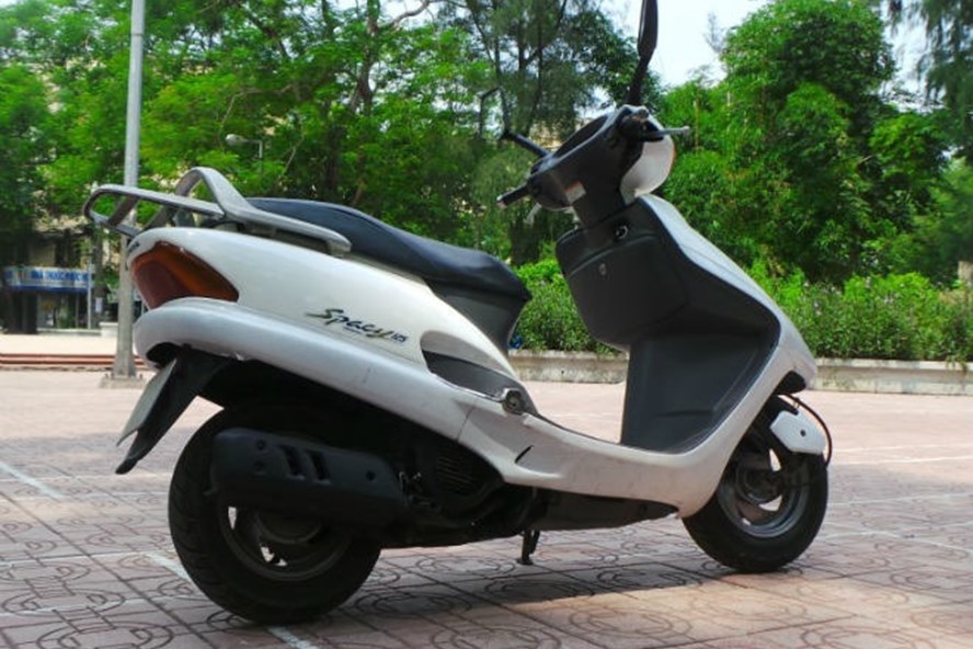 chiec-honda-spacy-nay-dac-biet-co-nao-ma-lai-co-gia-cao-gap-doi-xe-sh-doi-moi