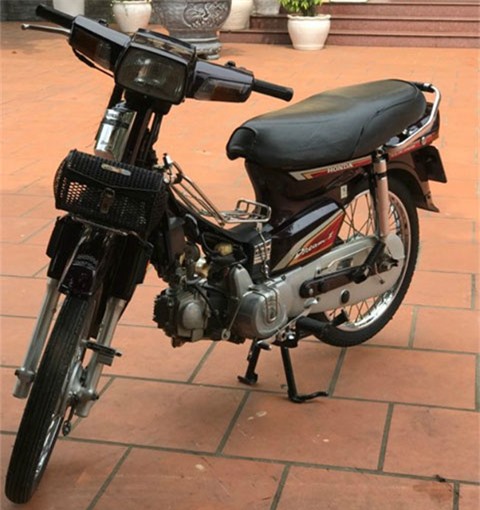 xon-xao-voi-chiec-honda-dream-thai-doi-2001-het-gia-hon-100-trieu-dong
