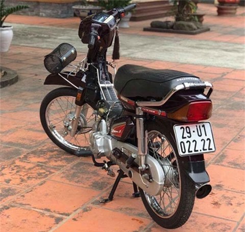 xon-xao-voi-chiec-honda-dream-thai-doi-2001-het-gia-hon-100-trieu-dong