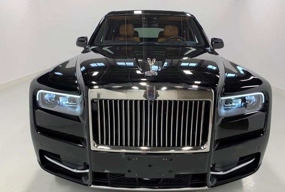muc-so-thi-chiec-suv-sieu-sang-rolls-royce-cullinan-hon-41-ty-ra-bien-trang-o-ha-noi