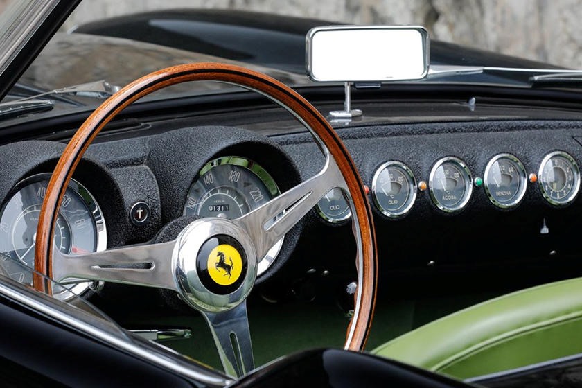 ferrari-250-gt-1958-duoc-dau-gia-gan-190-ty-dong-dieu-gi-lam-nen-muc-gia-khung-nhu-vay