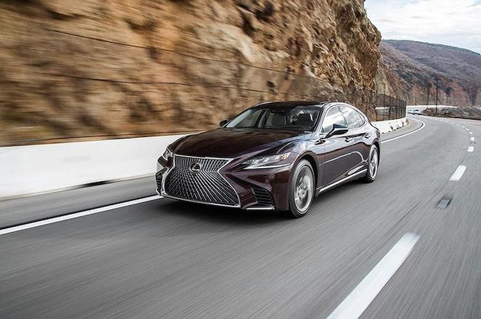 dinh-loi-lop-run-flat-xe-sang-lexus-ls500-nhan-lenh-trieu-hoi-tai-viet-nam