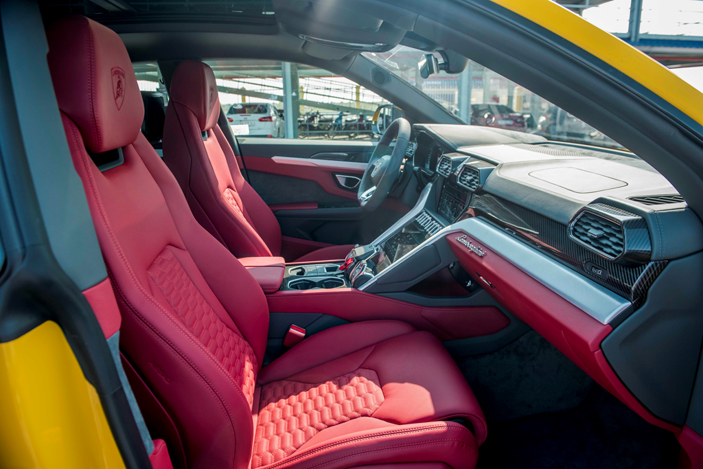 soi-sieu-suv-lamborghini-urus-chinh-hang-vua-cap-ben-viet-nam