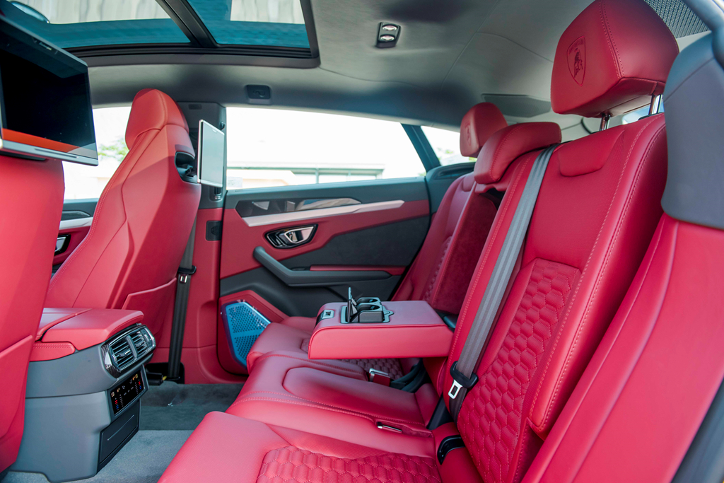 soi-sieu-suv-lamborghini-urus-chinh-hang-vua-cap-ben-viet-nam