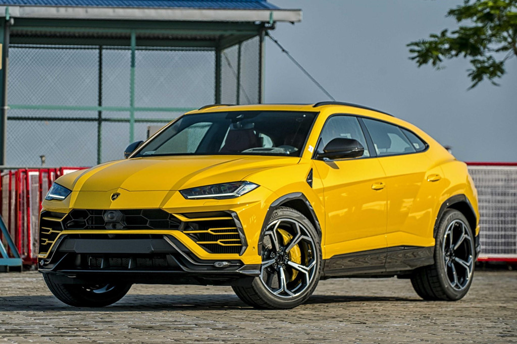 soi-sieu-suv-lamborghini-urus-chinh-hang-vua-cap-ben-viet-nam