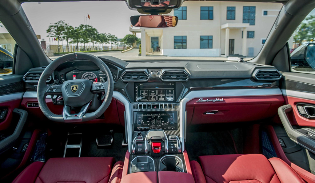 soi-sieu-suv-lamborghini-urus-chinh-hang-vua-cap-ben-viet-nam