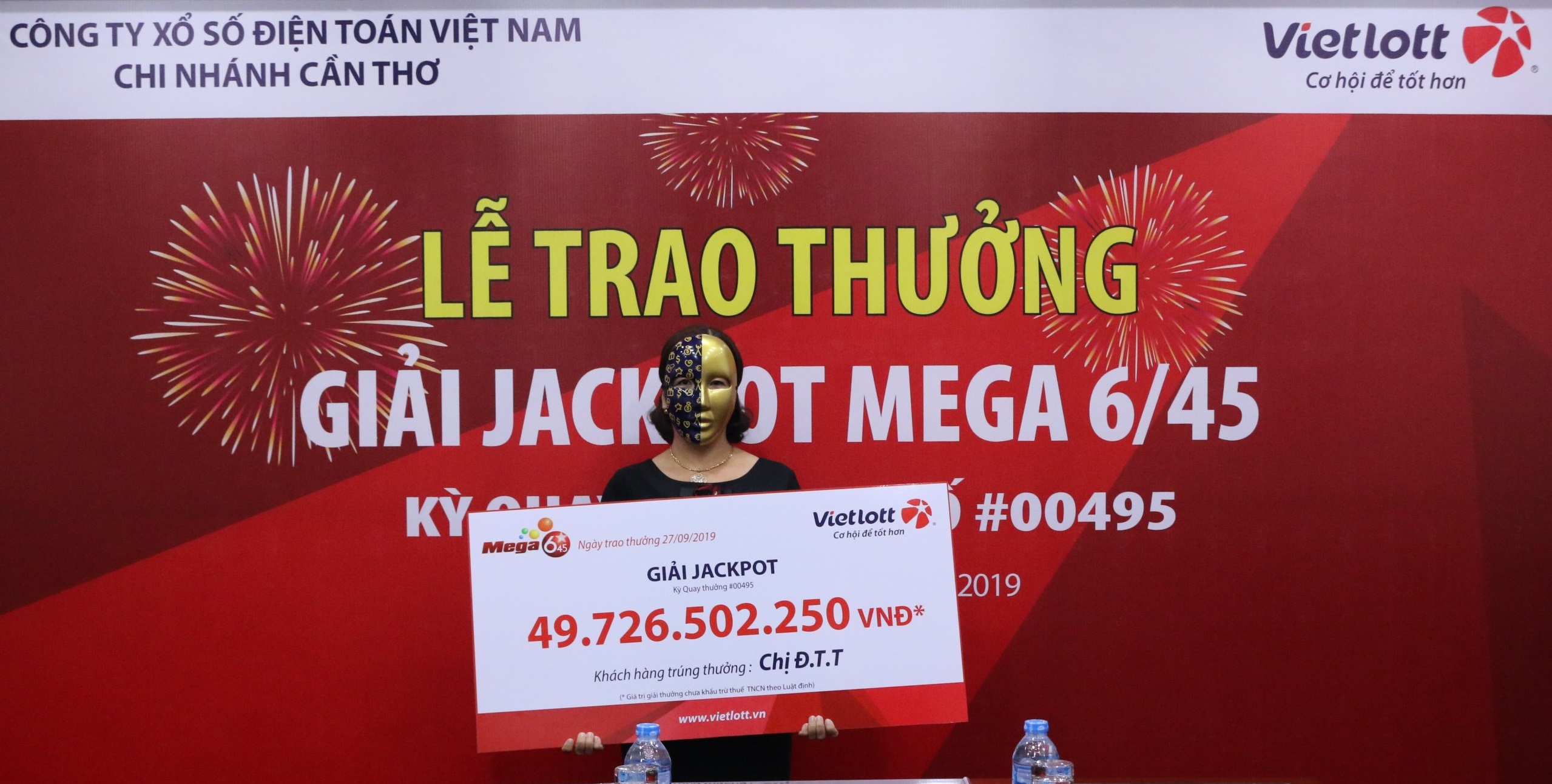 xo-so-vietlott-trao-giai-thuong-cho-1-trong-2-khach-hang-trung-jackpot-gan-100-ty