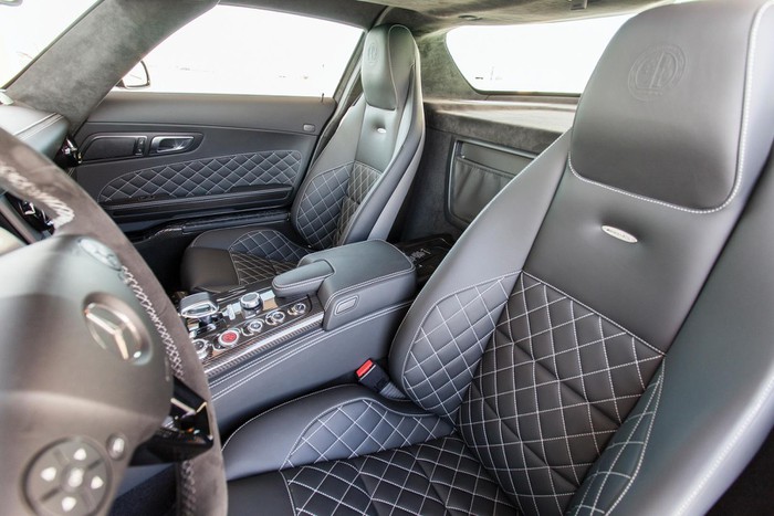 mercedes-benz-sls-amg-final-edition-chiec-xe-co-hang-hiem-duoc-rao-gia-gan-10-ty-dong