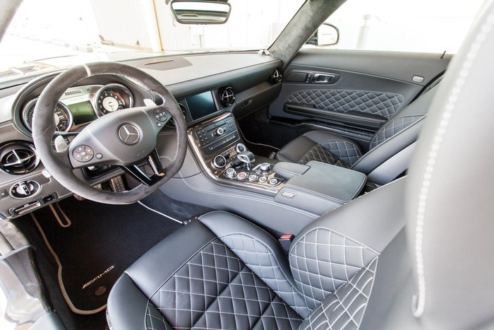 mercedes-benz-sls-amg-final-edition-chiec-xe-co-hang-hiem-duoc-rao-gia-gan-10-ty-dong