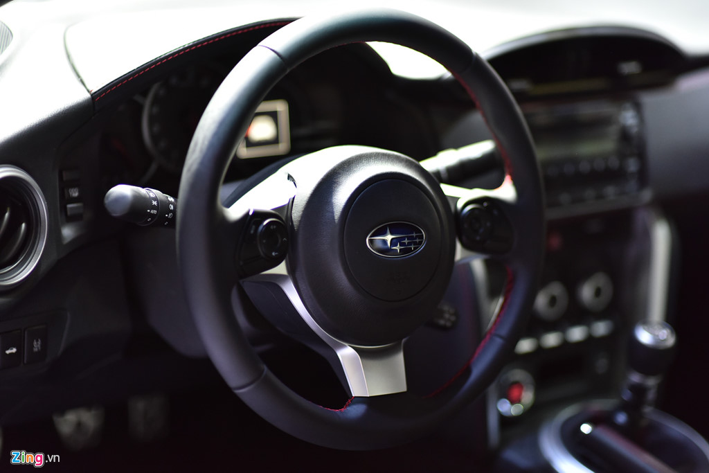 chiem-nguong-mau-xe-hiem-tai-trien-lam-o-to-viet-nam-2019-subaru-sport-coupe-brz