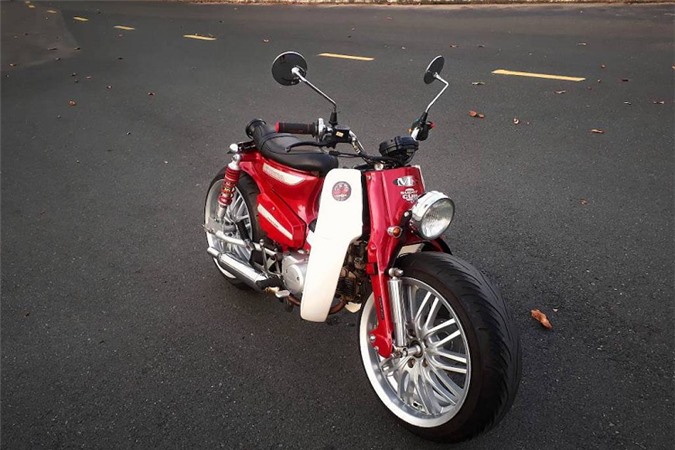 man-nhan-voi-honda-super-cub-do-banh-o-to-khung-o-tay-ninh