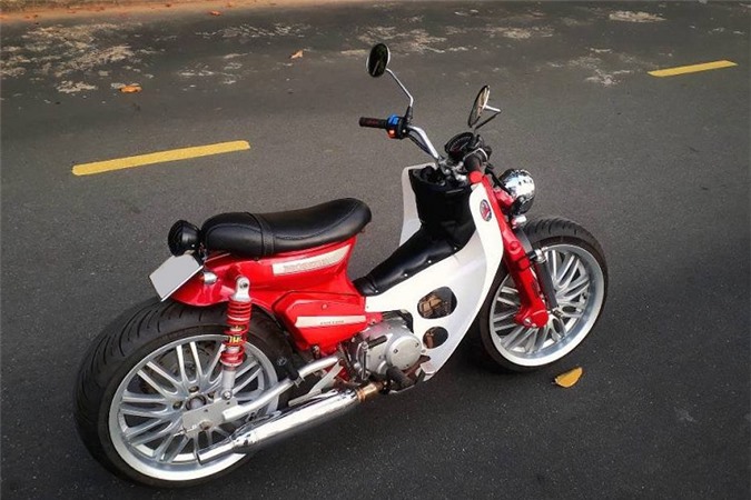 man-nhan-voi-honda-super-cub-do-banh-o-to-khung-o-tay-ninh