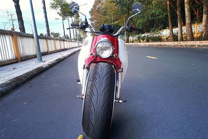 man-nhan-voi-honda-super-cub-do-banh-o-to-khung-o-tay-ninh