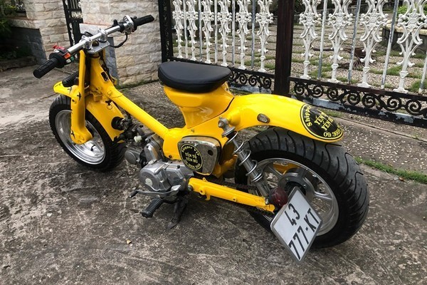 man-nhan-voi-honda-super-cub-do-banh-o-to-khung-o-tay-ninh