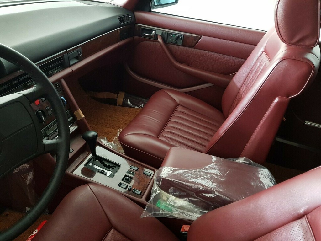 co-gi-dac-biet-o-chiec-xe-co-mercedes-560-sel-doi-1986-duoc-rao-ban-voi-gia-gan-4-ty-dong