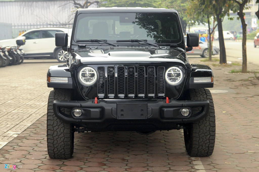 man-nhan-voi-mau-ban-tai-hang-nang-jeep-gladiator-gia-hon-37-ty-dong-tai-viet-nam