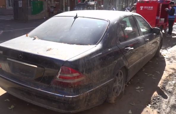 xe-sang-mercedes-benz-s600-bi-bo-roi-ben-duong-trong-2-nam-khong-thuong-tiec