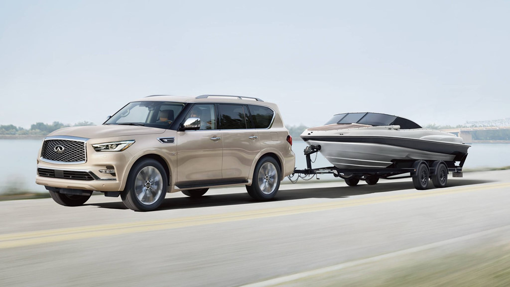 zoom-can-canh-mau-suv-full-size-infiniti-qx80-hon-9-ty-o-tphcm