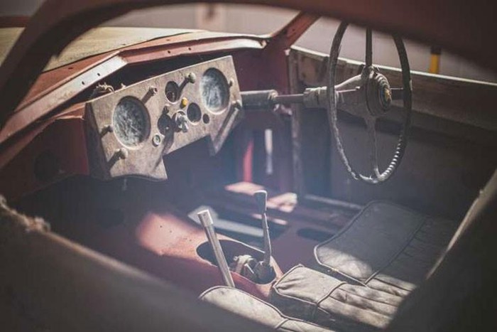 rao-ban-xe-dong-nat-jaguar-xk120-vut-xo-50-du-kien-thu-ve-3-ty-dong