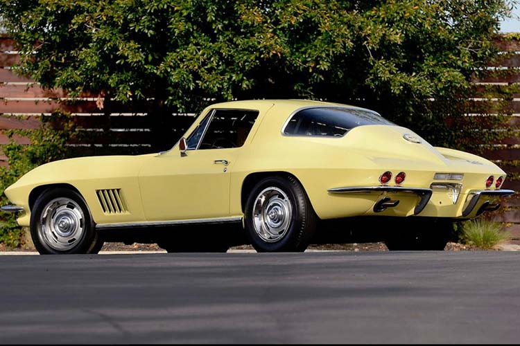 soi-chiec-o-to-chevrolet-corvette-1967-hang-hiem-sieu-doc-tri-gia-gan-100-ty