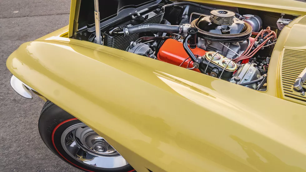 soi-chiec-o-to-chevrolet-corvette-1967-hang-hiem-sieu-doc-tri-gia-gan-100-ty