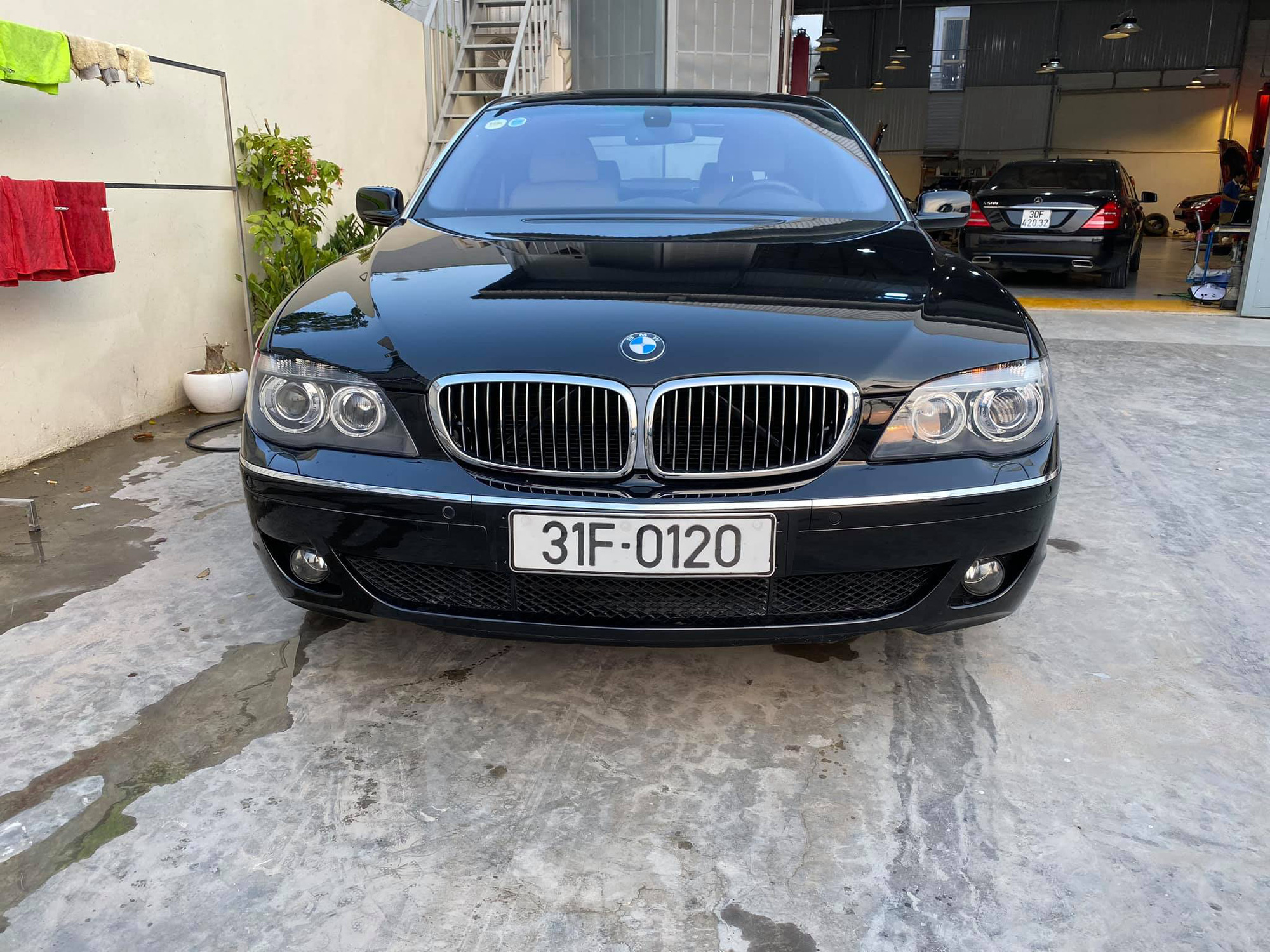 chua-day-500-trieu-dong-cho-1-chiec-xe-sang-bmw-750-li-nay-co-gi-dac-biet
