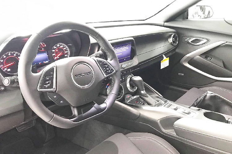 ngam-tan-mat-mau-chevrolet-camaro-mui-tran-gan-3-ty-dong-dau-tien-ve-viet-nam ngam-tan-mat-mau-chevrolet-camaro-mui-tran-gan-3-ty-dong-dau-tien-ve-viet-nam