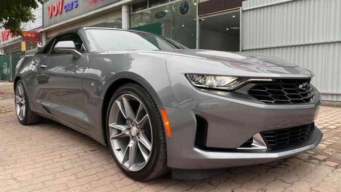 ngam-tan-mat-mau-chevrolet-camaro-mui-tran-gan-3-ty-dong-dau-tien-ve-viet-nam ngam-tan-mat-mau-chevrolet-camaro-mui-tran-gan-3-ty-dong-dau-tien-ve-viet-nam