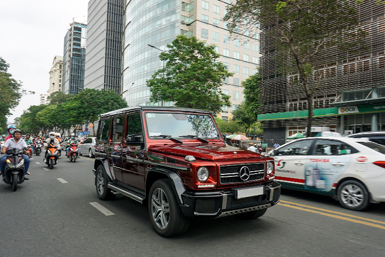 bat-gap-mercedes-amg-g63-crazy-color-edition-lan-banh-tren-duong-pho-viet-nam bat-gap-mercedes-amg-g63-crazy-color-edition-lan-banh-tren-duong-pho-viet-nam
