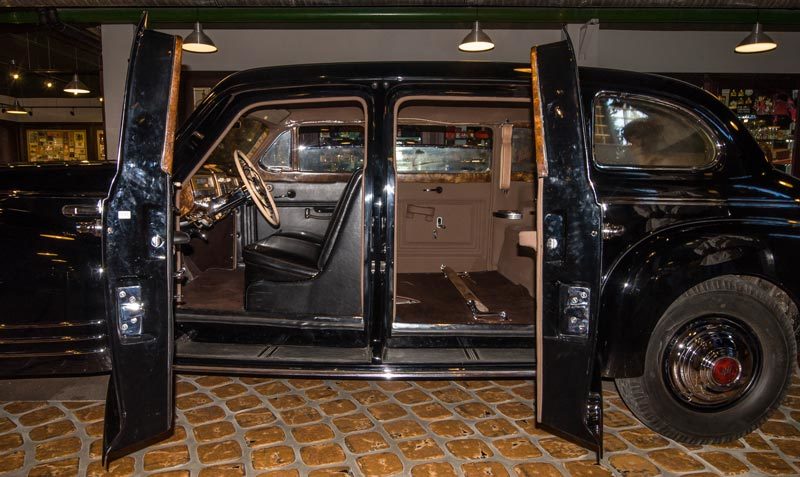 sieu-xe-limousine-gan-3-trieu-usd-cua-lanh-tu-lien-xo-stalin-bi-danh-cap-giua-thu-do-moscow