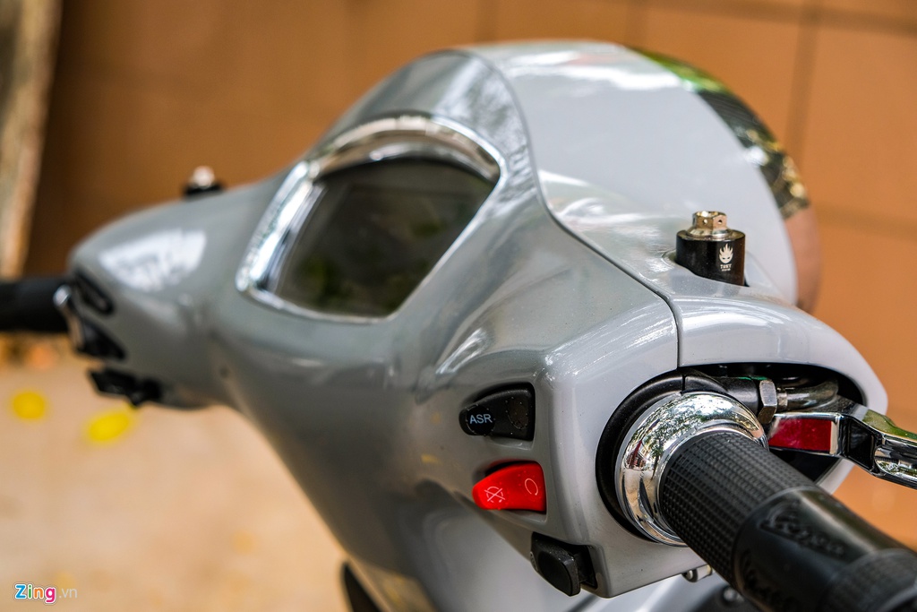 an-tuong-voi-chiec-vespa-gts-300-hpe-do-tang-hieu-nang-cua-biker-tphcm