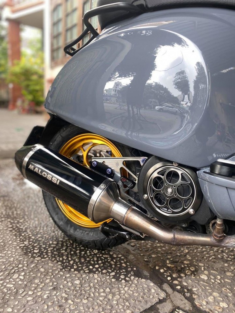an-tuong-voi-chiec-vespa-gts-300-hpe-do-tang-hieu-nang-cua-biker-tphcm