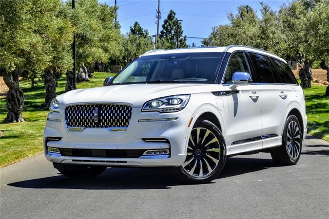zoom-can-canh-mau-suv-hang-sang-lincoln-aviator-moi-chot-gia-tu-12-ty-dong