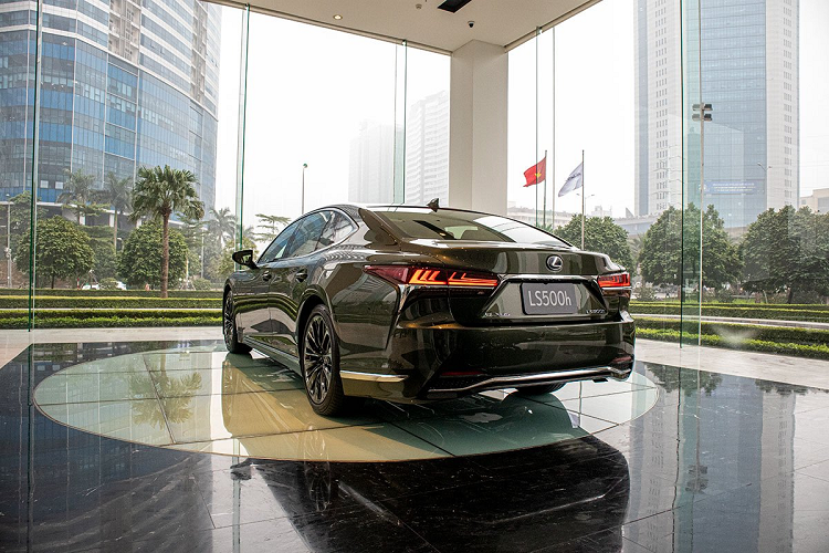lexus-ls500h-2020-ban-ky-niem-gia-gan-8-ty-dong-da-chinh-thuc-co-mat-ha-noi