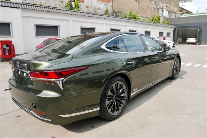 lexus-ls500h-2020-ban-ky-niem-gia-gan-8-ty-dong-da-chinh-thuc-co-mat-ha-noi