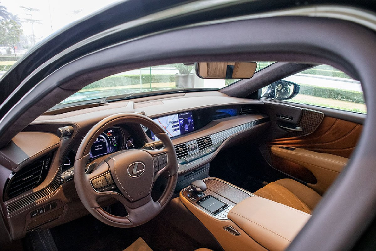 lexus-ls500h-2020-ban-ky-niem-gia-gan-8-ty-dong-da-chinh-thuc-co-mat-ha-noi