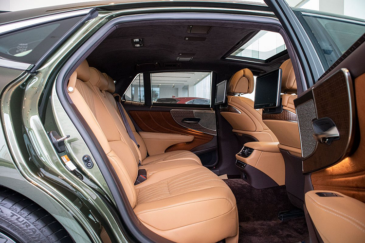 lexus-ls500h-2020-ban-ky-niem-gia-gan-8-ty-dong-da-chinh-thuc-co-mat-ha-noi