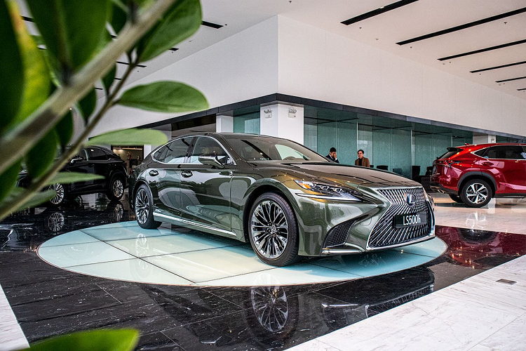 lexus-ls500h-2020-ban-ky-niem-gia-gan-8-ty-dong-da-chinh-thuc-co-mat-ha-noi
