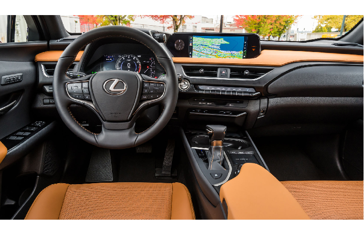 man-nhan-voi-sieu-xe-lamborghini-urus-do-khung-cua-dai-gia-viet