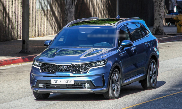 kia-sorento-the-he-moi-bat-ngo-lo-dien-tren-duong-pho