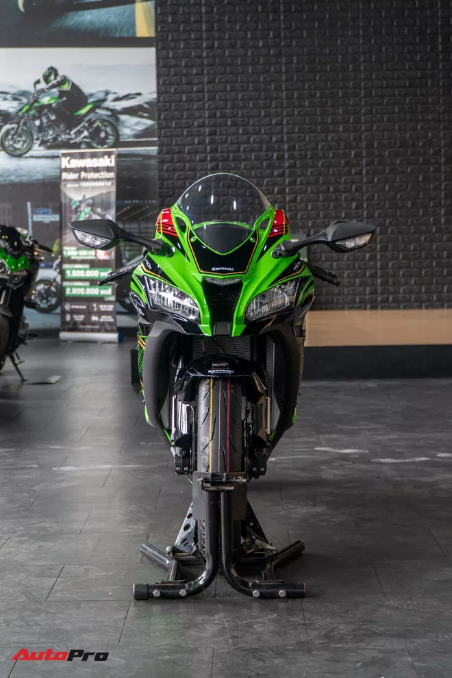 zoom-can-canh-kawasaki-ninja-zx-10r-krt-2020-gia-tu-571-trieu-dong-tai-viet-nam